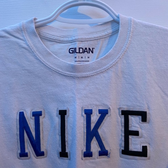 Nike embroidered shirt - Picture 2 of 3